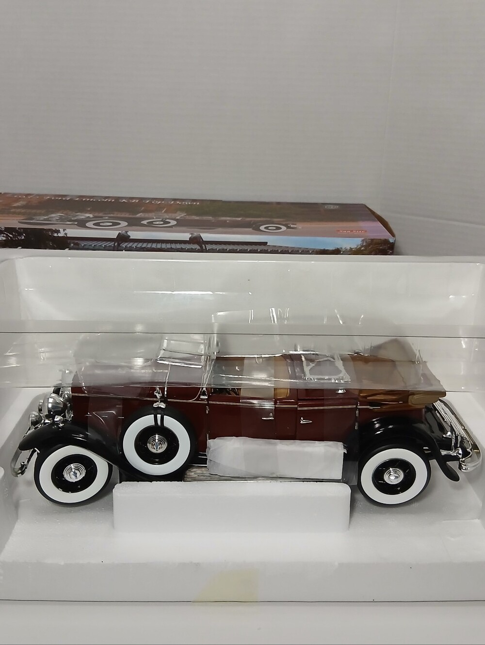 Sun Star 1932 Ford Lincoln KB Top Down 1/18 Scale #6167 With Box Never Unpacked